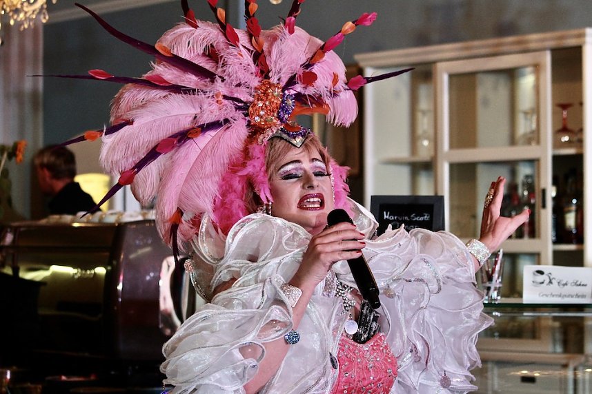 Glamour&ouml;se Travestie-Show im Cafe`Sahne in Nordhausen
