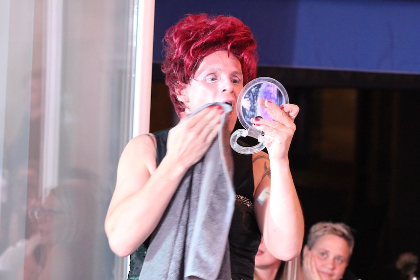 Glamour&ouml;se Travestie-Show im Cafe`Sahne in Nordhausen