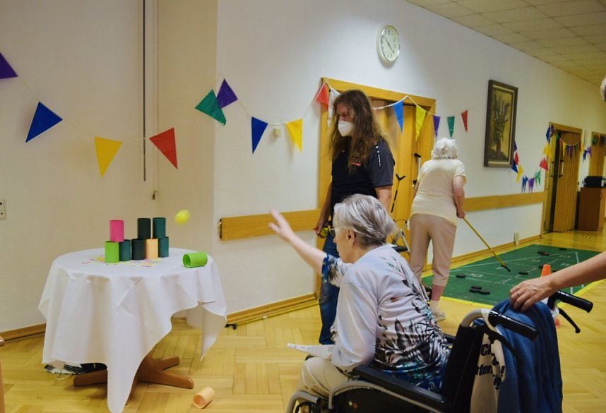 Sportfest im Seniorenheim