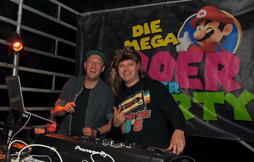 90 & 2000 Party in Urbach