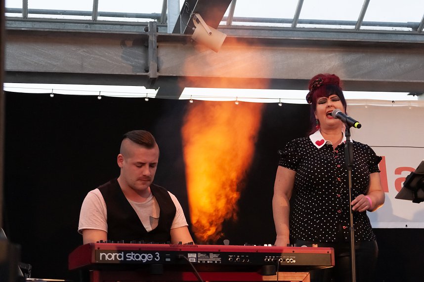 FRANZ KARAFKA und G&auml;ste auf dem Parkdeck der Marktpassage