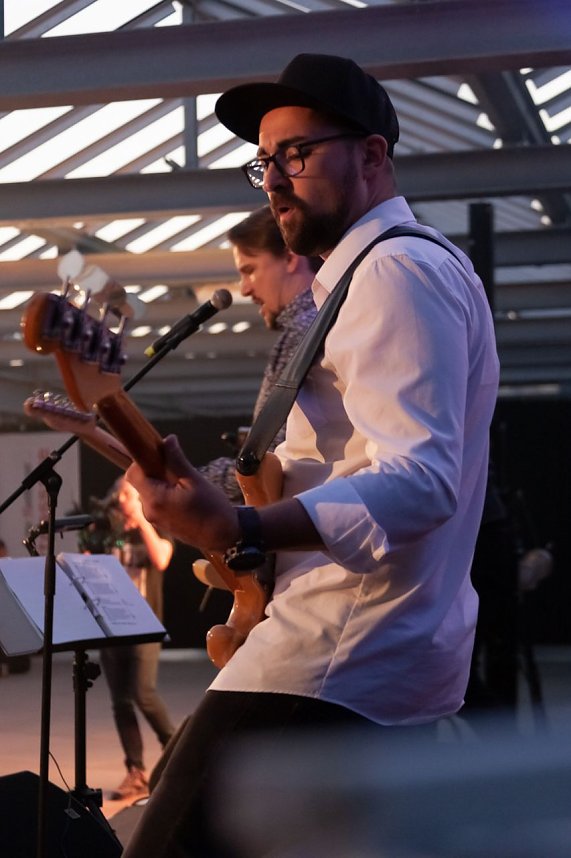 FRANZ KARAFKA und G&auml;ste auf dem Parkdeck der Marktpassage
