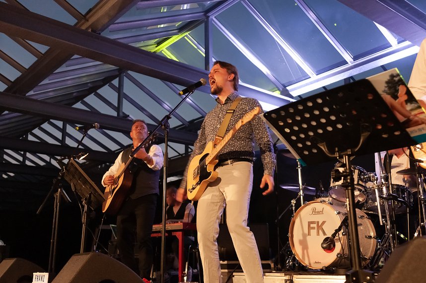 FRANZ KARAFKA und G&auml;ste auf dem Parkdeck der Marktpassage