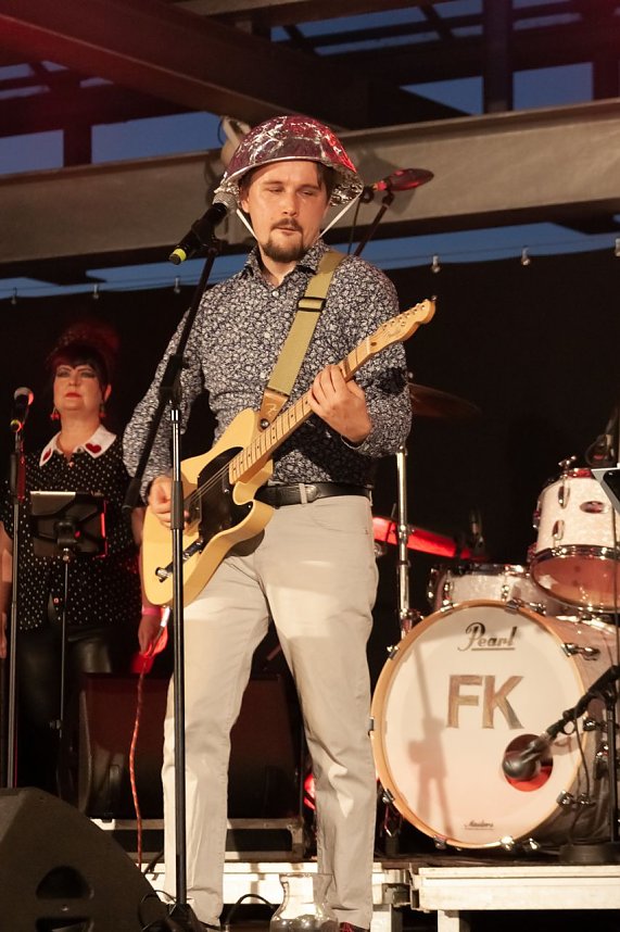 FRANZ KARAFKA und G&auml;ste auf dem Parkdeck der Marktpassage