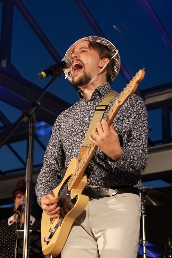 FRANZ KARAFKA und G&auml;ste auf dem Parkdeck der Marktpassage