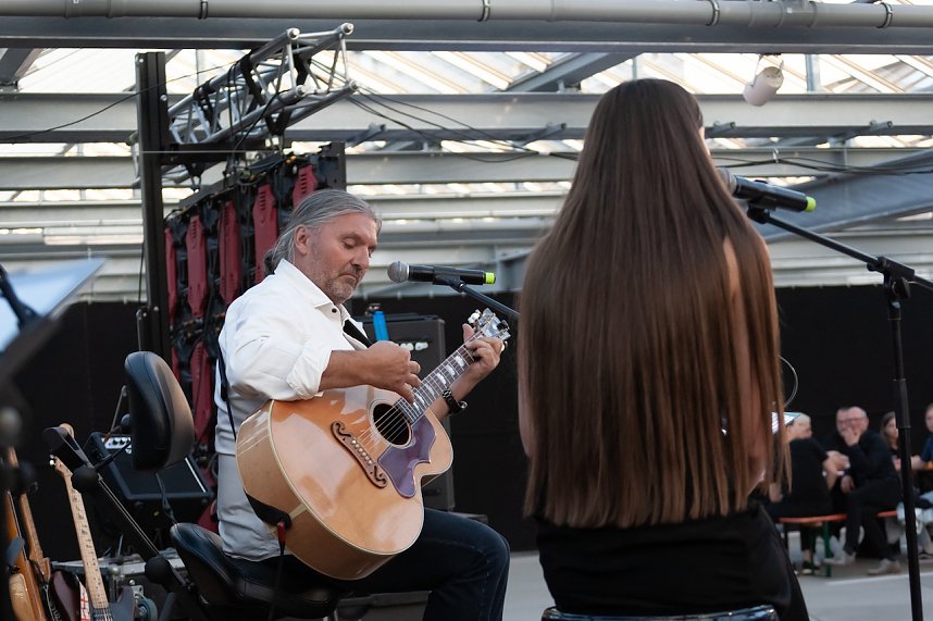 FRANZ KARAFKA und G&auml;ste auf dem Parkdeck der Marktpassage