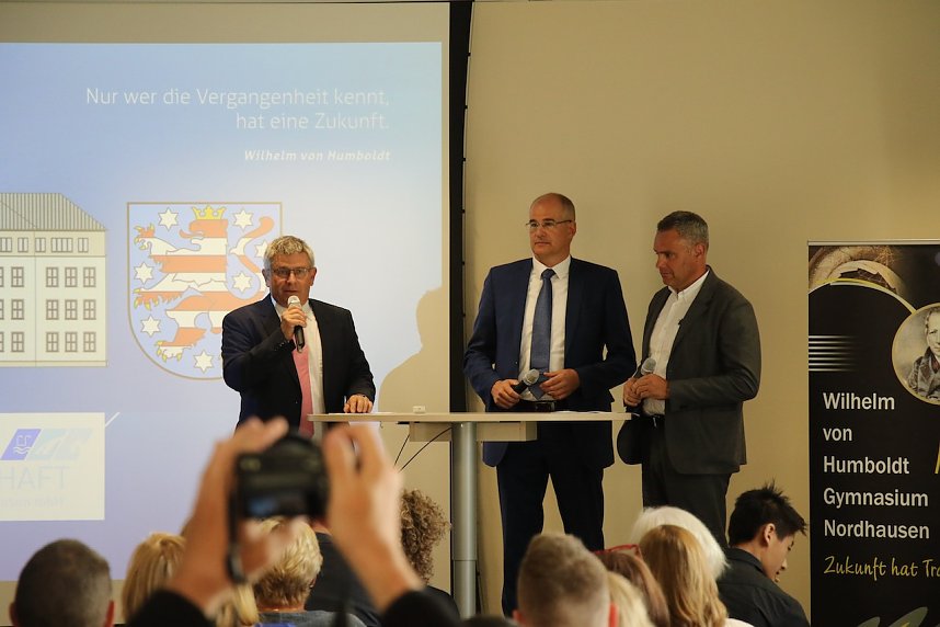 Es ist geschafft: das Oberstufengeb&auml;ude des Humboldt-Gymnasiums wurde heute Nachmittag offiziell seiner Bestimmung &uuml;bergeben