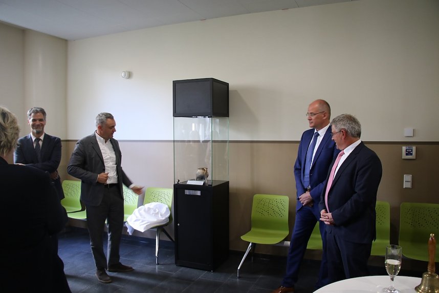 Es ist geschafft: das Oberstufengeb&auml;ude des Humboldt-Gymnasiums wurde heute Nachmittag offiziell seiner Bestimmung &uuml;bergeben