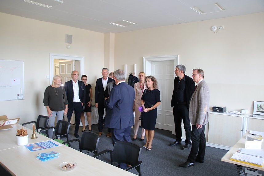 Es ist geschafft: das Oberstufengeb&auml;ude des Humboldt-Gymnasiums wurde heute Nachmittag offiziell seiner Bestimmung &uuml;bergeben