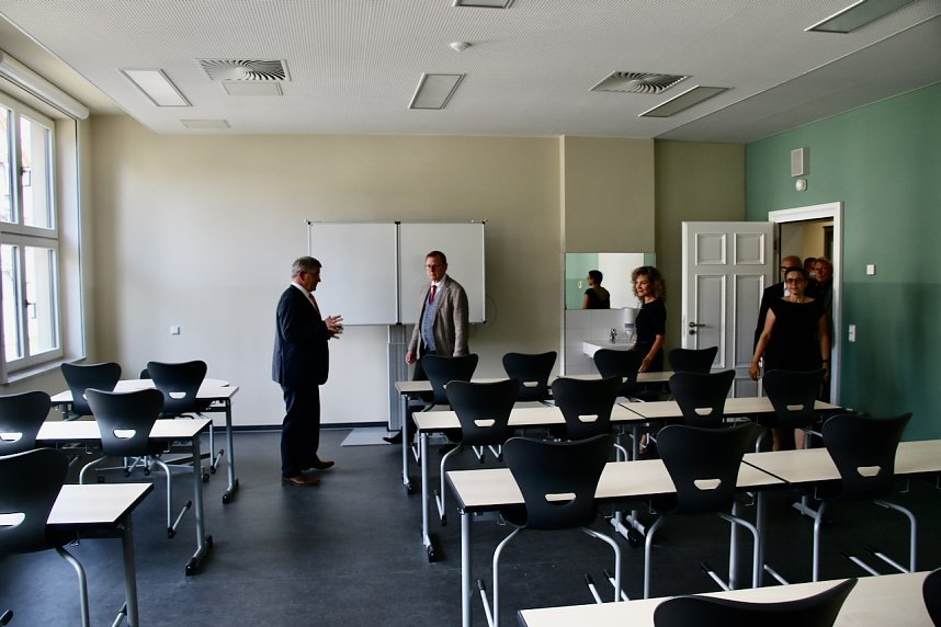 Es ist geschafft: das Oberstufengeb&auml;ude des Humboldt-Gymnasiums wurde heute Nachmittag offiziell seiner Bestimmung &uuml;bergeben
