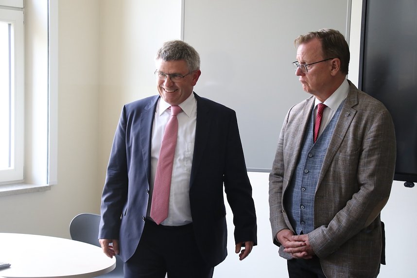Es ist geschafft: das Oberstufengeb&auml;ude des Humboldt-Gymnasiums wurde heute Nachmittag offiziell seiner Bestimmung &uuml;bergeben