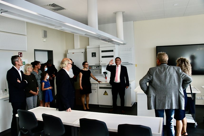 Es ist geschafft: das Oberstufengeb&auml;ude des Humboldt-Gymnasiums wurde heute Nachmittag offiziell seiner Bestimmung &uuml;bergeben