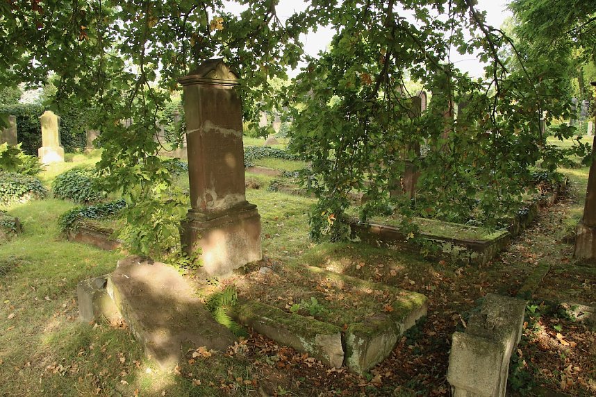 Gr&auml;ber die Geschichten erz&auml;hlen - Eindr&uuml;cke vom j&uuml;dischen Friedhof in Nordhausen