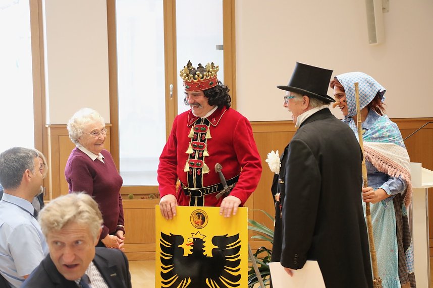 Ehrenb&uuml;rgerin Erika Schirmer &uuml;bergab heute ihr gesammeltes Werk an die Stadt Nordhausen