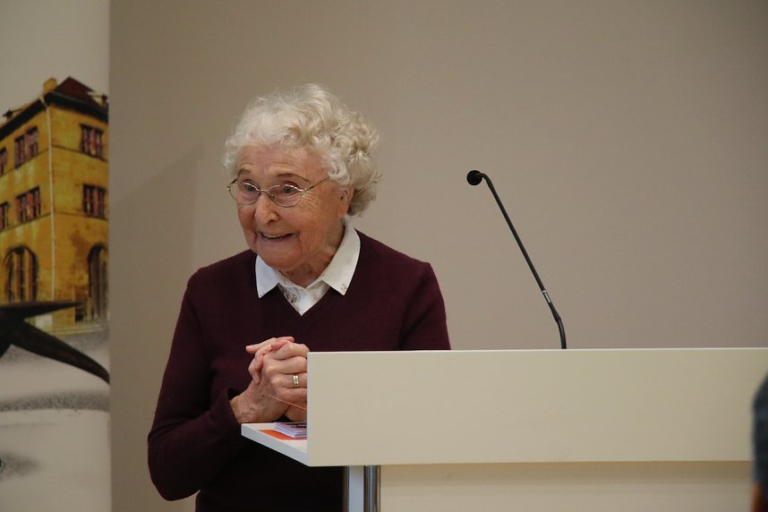 Ehrenb&uuml;rgerin Erika Schirmer &uuml;bergab heute ihr gesammeltes Werk an die Stadt Nordhausen