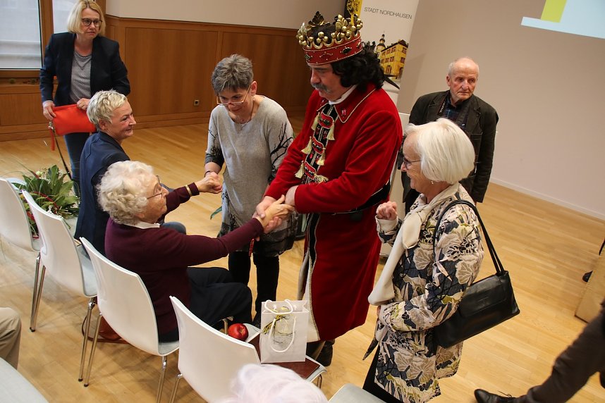 Ehrenb&uuml;rgerin Erika Schirmer &uuml;bergab heute ihr gesammeltes Werk an die Stadt Nordhausen