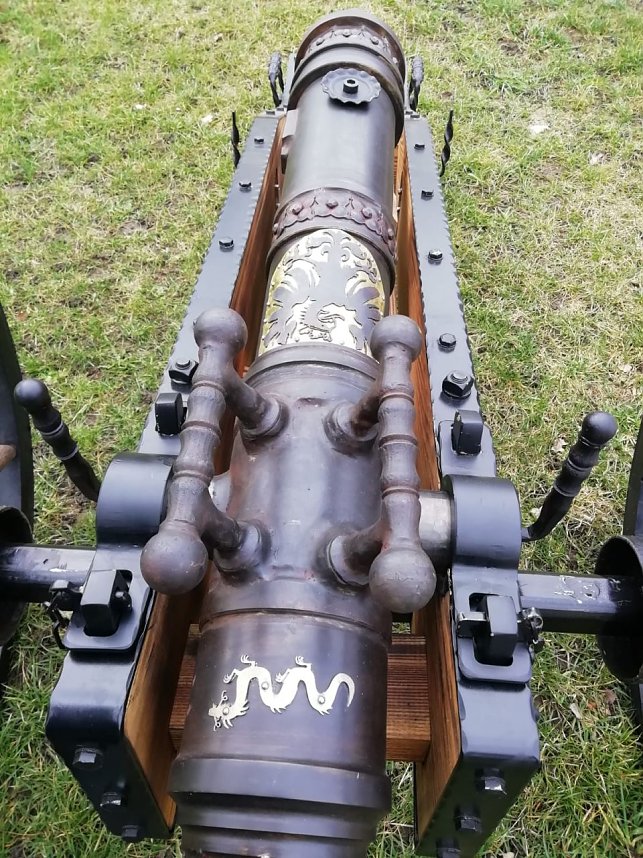 Zwei M&auml;nner, ein altes Wahrzeichen - Albrecht Uhlmann hat den Nordh&auml;user Lindwurm nachgebaut