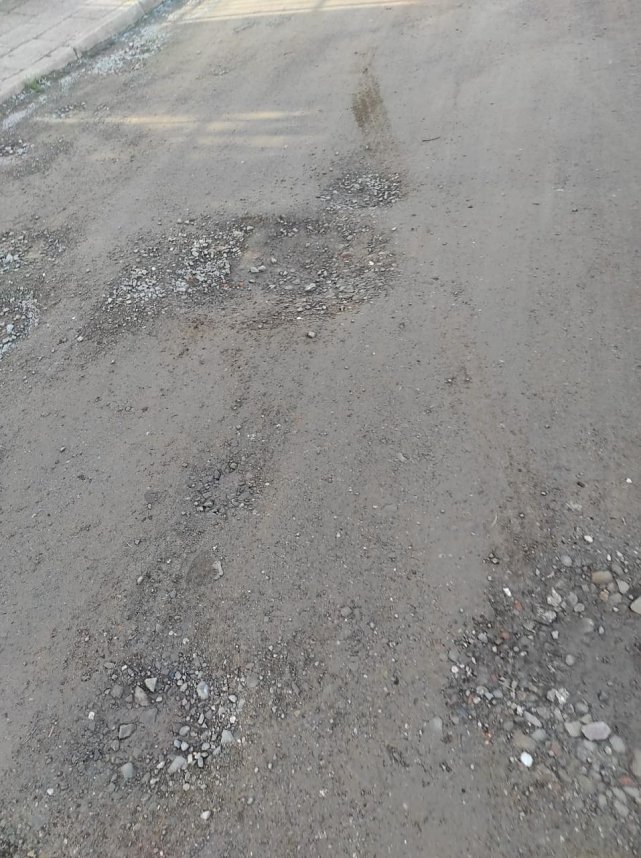 Miserabler Stra&szlig;enzustand in Auleben