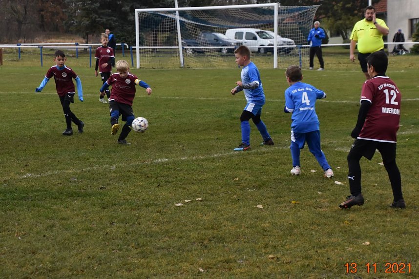 Wackers E2 spielte sich in neuen Trikots zum Sieg