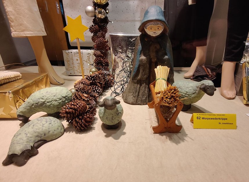 Krippenausstellung in Schaufenstern der Stadt Nordhausen