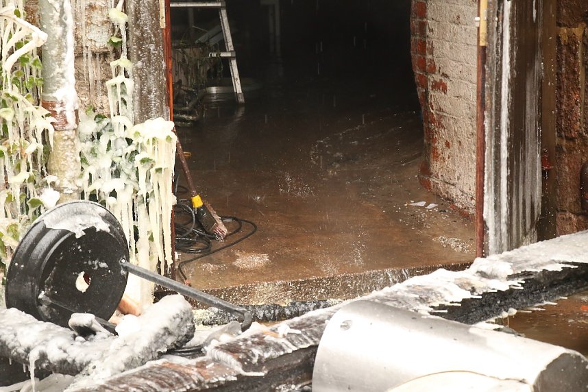 Die L&ouml;scharbeiten am Mecklenburgs Hof dauerten auch heute noch an