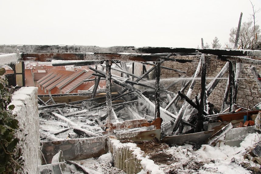 Die L&ouml;scharbeiten am Mecklenburgs Hof dauerten auch heute noch an