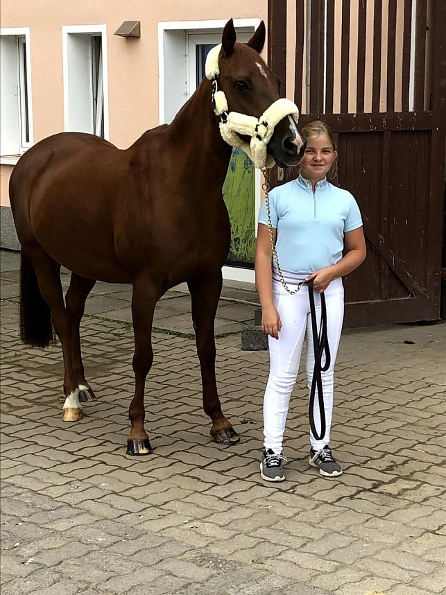 Auf's Treppchen gesprungen: Lilly Charlott Freitag auf Nathalie