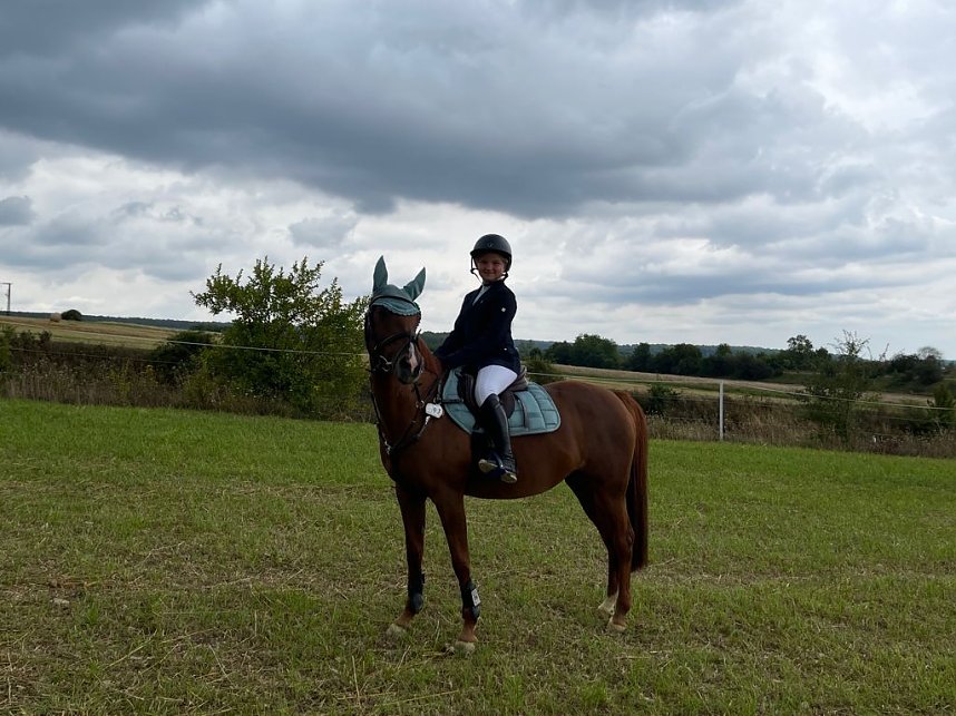 Auf's Treppchen gesprungen: Lilly Charlott Freitag auf Nathalie