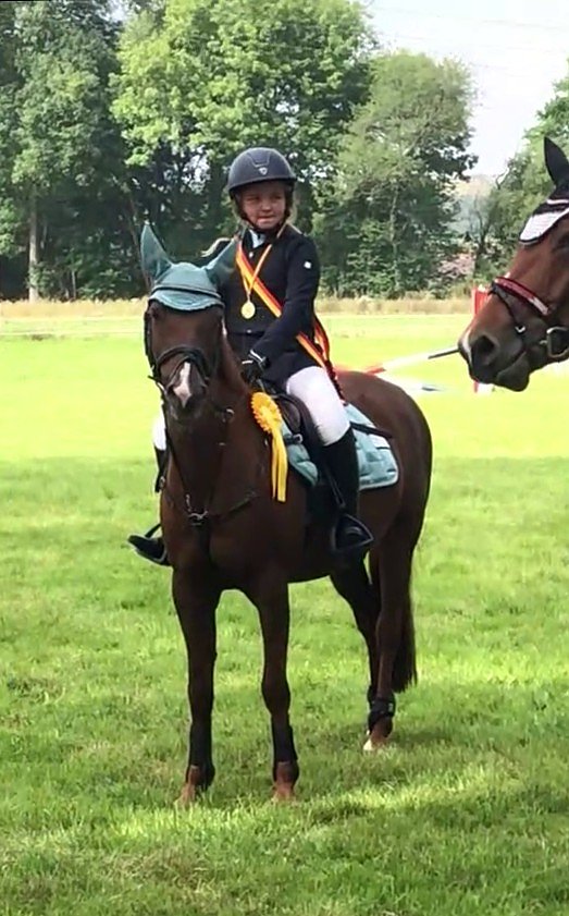 Auf's Treppchen gesprungen: Lilly Charlott Freitag auf Nathalie