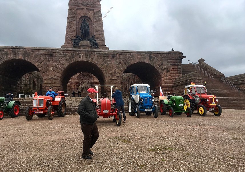 Schlepperfaher d&uuml;rfen fast alles - auch auf den Kyffh&auml;user