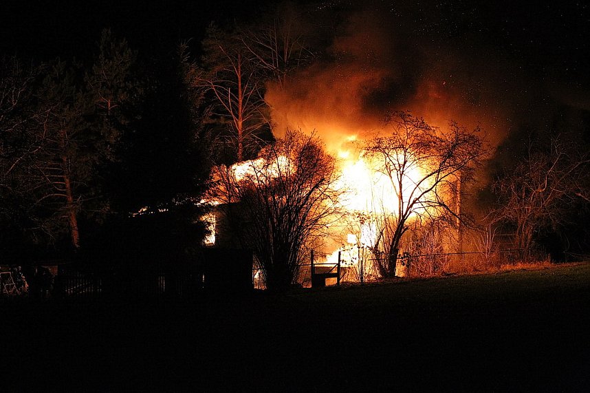 Gartenlauben in Bleicherode abgebrannt