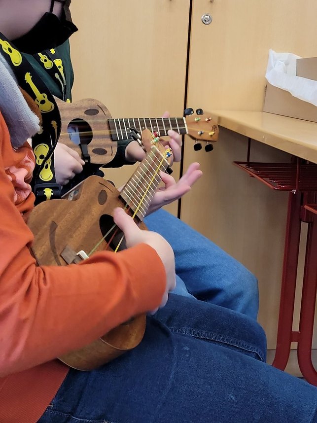 Unterricht in der Ukulele-Klasse