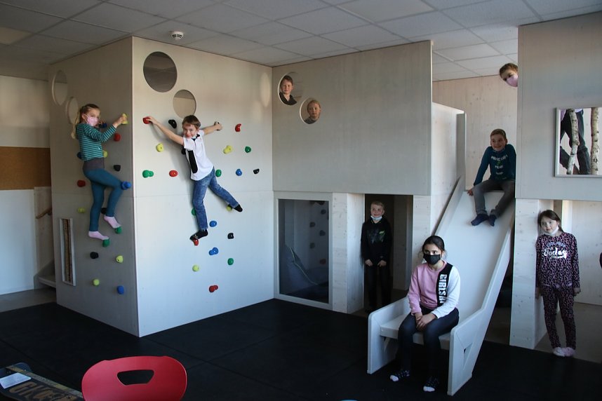 &Uuml;bergabe neuer Spielger&auml;te an der Petermann-Schule in Bleicherode