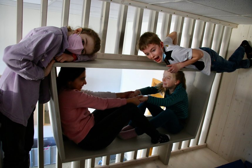 &Uuml;bergabe neuer Spielger&auml;te an der Petermann-Schule in Bleicherode