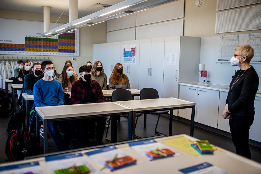 Ehrung f&uuml;r Teilnehmer der Chemieolympiade