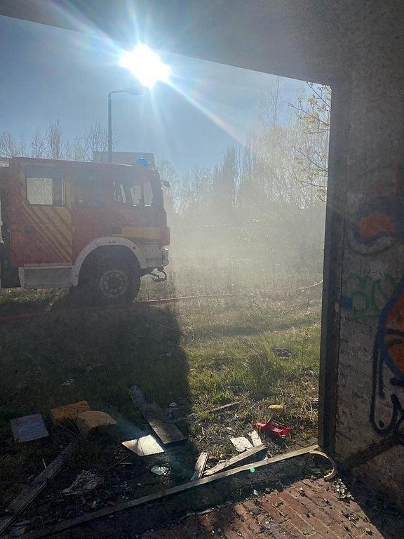 Starke Rauchentwicklung auf dem Gel&auml;nde des alten Gaswerks rief gestern die Feuerwehr auf den Plan