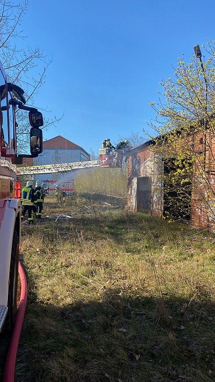 Starke Rauchentwicklung auf dem Gel&auml;nde des alten Gaswerks rief gestern die Feuerwehr auf den Plan