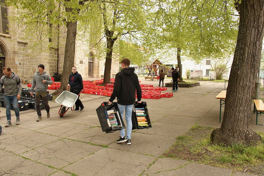 B&uuml;cherflohmarkt auf dem Blasii-Kirchplatz