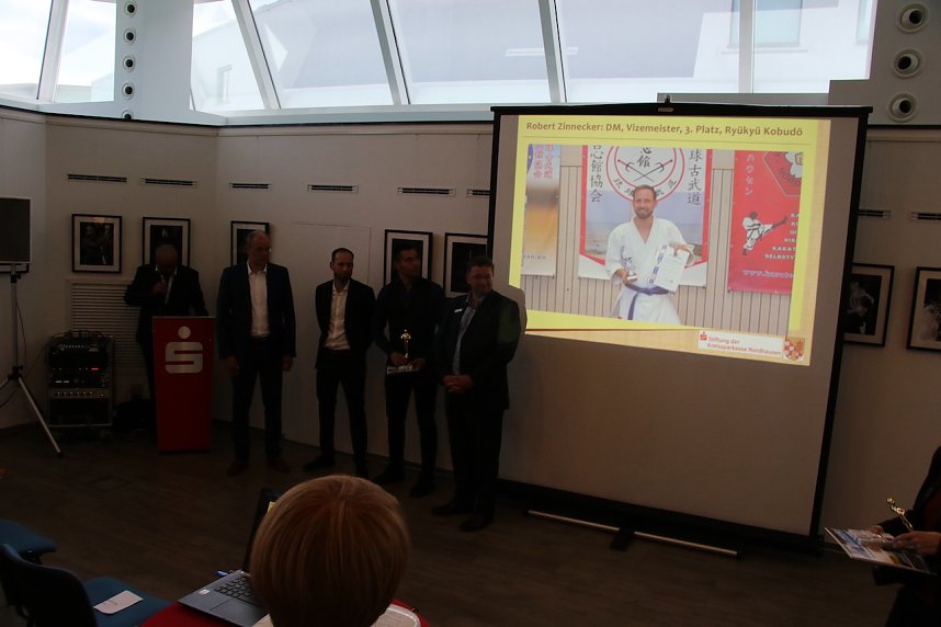 27 Sportchampions und zwei Sportbotschafter wurden heute  in der Kreissparkasse ausgezeichnet