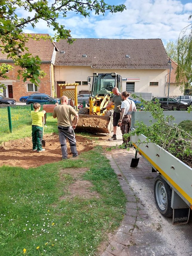 Arbeitseinsatz im Kindergarten Hohensteiner Burgspatzen