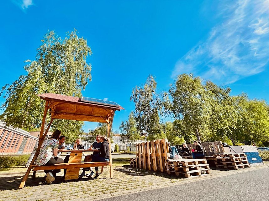 Die erste Auftankstelle an der Hochschule Nordhausen hat ihren Platz gefunden.
