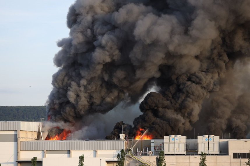 Erste Fotos vonden L&ouml;scharbeiten