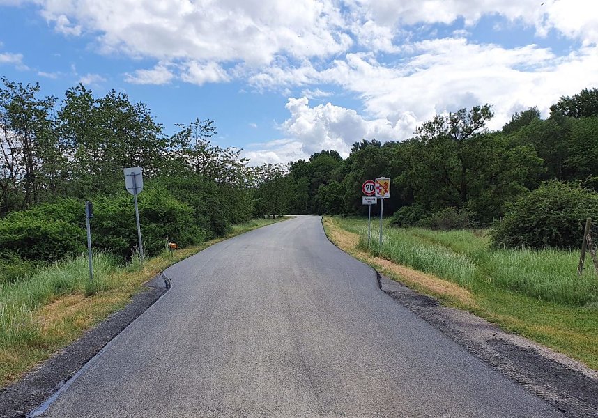 Kreisstra&szlig;e K 15 nach der Ashaltierung