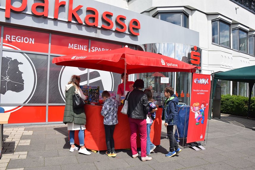 Das "Knax"-Kinderfest wurde gestern wieder auf dem Parkplatzd der Kreissparkasse gefeiert