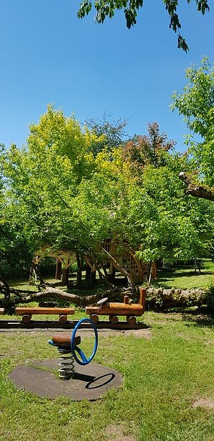 Versch&ouml;nerungsarbeiten im Ahornpark