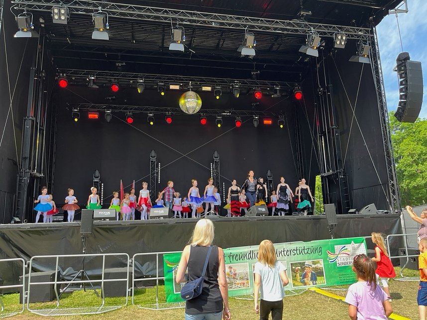 Das Tanzstudio Radeva zeigte auf dem Residenzfest in Sondershausen was seine Eleven k&ouml;nnen