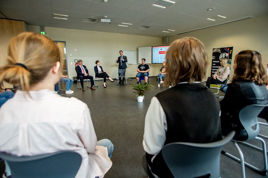 US General Konsul Ken Toko zu Gast am Humboldt-Gymnasium