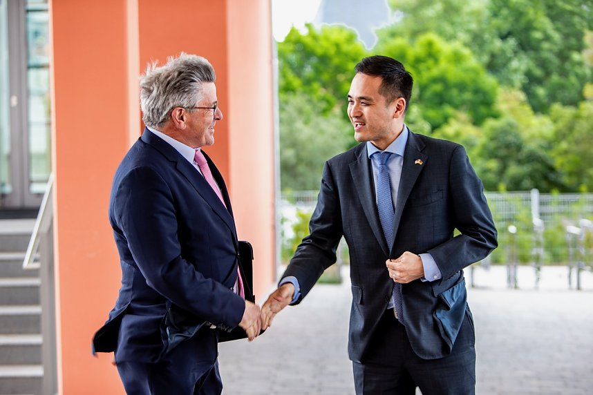 US General Konsul Ken Toko zu Gast am Humboldt-Gymnasium