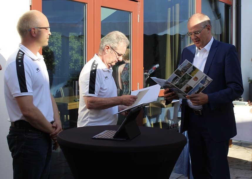 Verleihung der Ehrenplaketten des Landkreises Nordhausen 2022 in der Kalkh&uuml;tte in Urbach