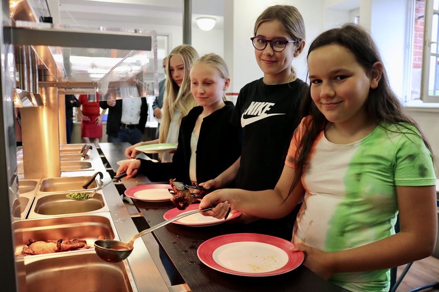 Gut gen&auml;hrt lernt es sich besser - am Herder-Gymnasium freut man sich &uuml;ber die neue Schulk&uuml;che